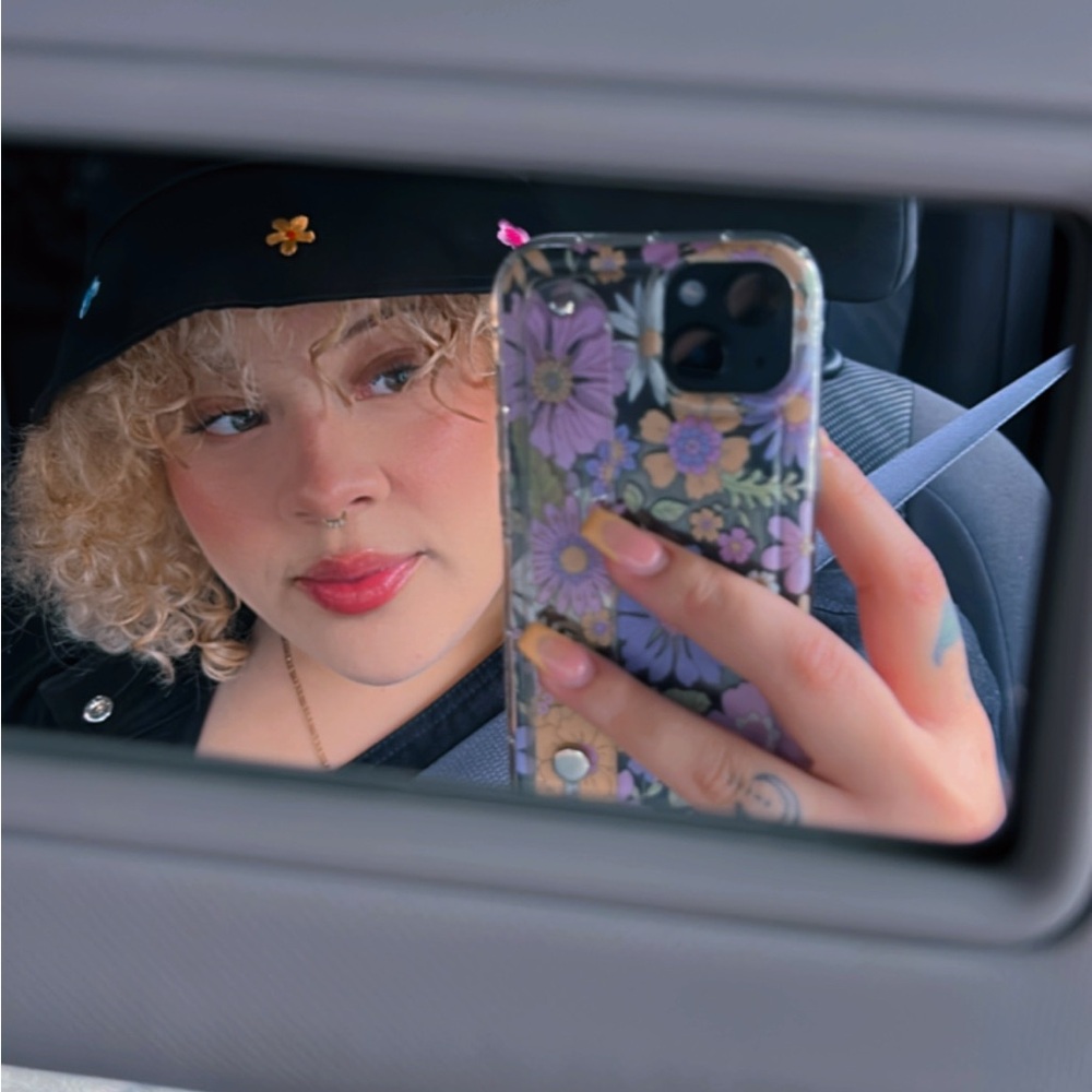 Just a girl trynna sell her closet - Ladida